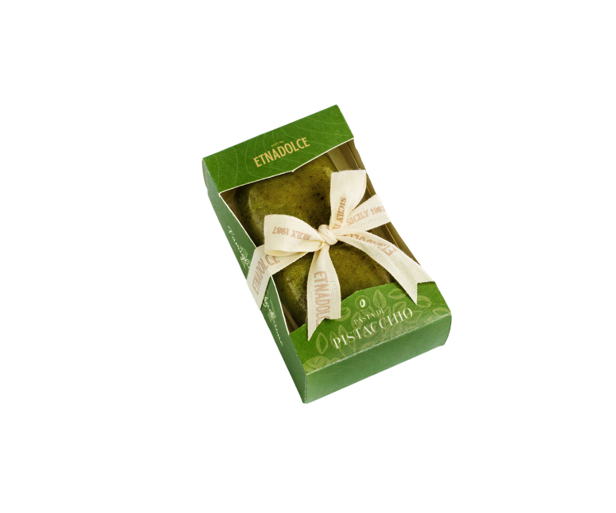Panetto di pasta di mandorla al pistacchio
