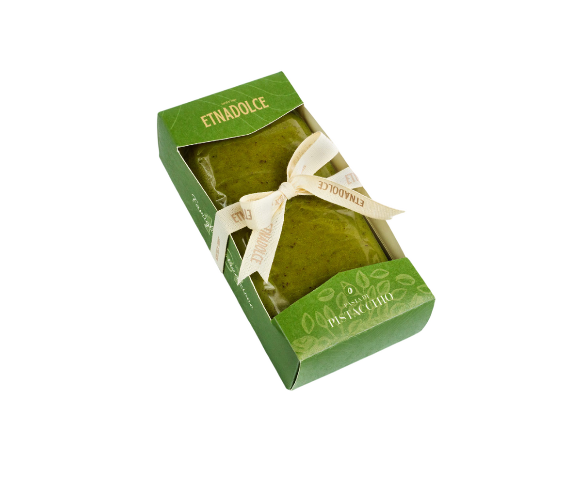 Panetto di pasta di mandorla al pistacchio