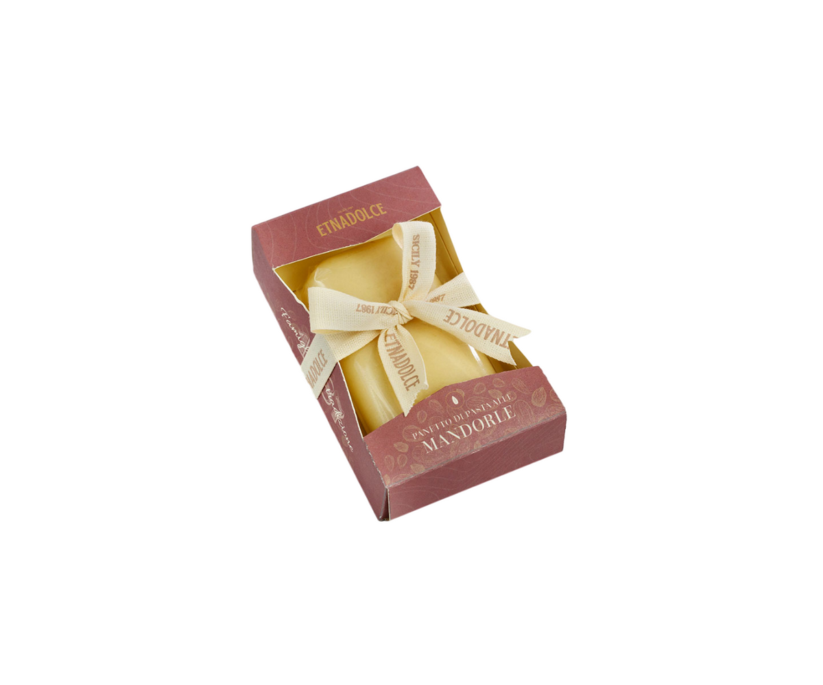 Panetto di pasta di mandorla